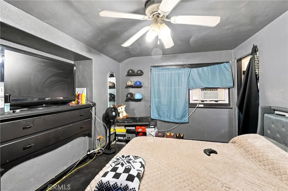 9606 Palmetto Fontana, CA 92335