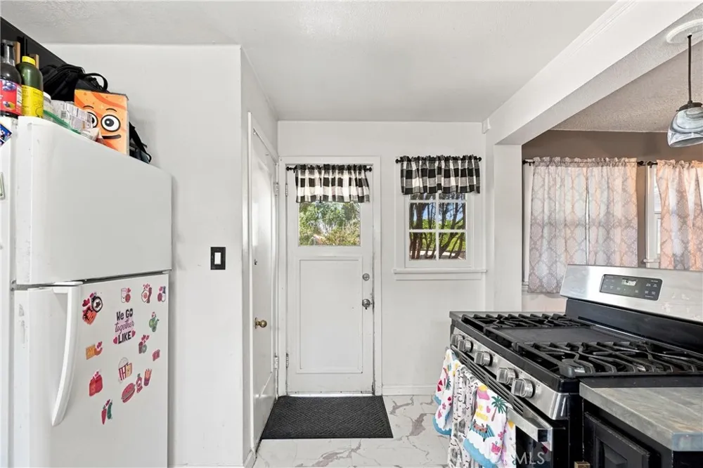 9606 Palmetto Fontana, CA 92335