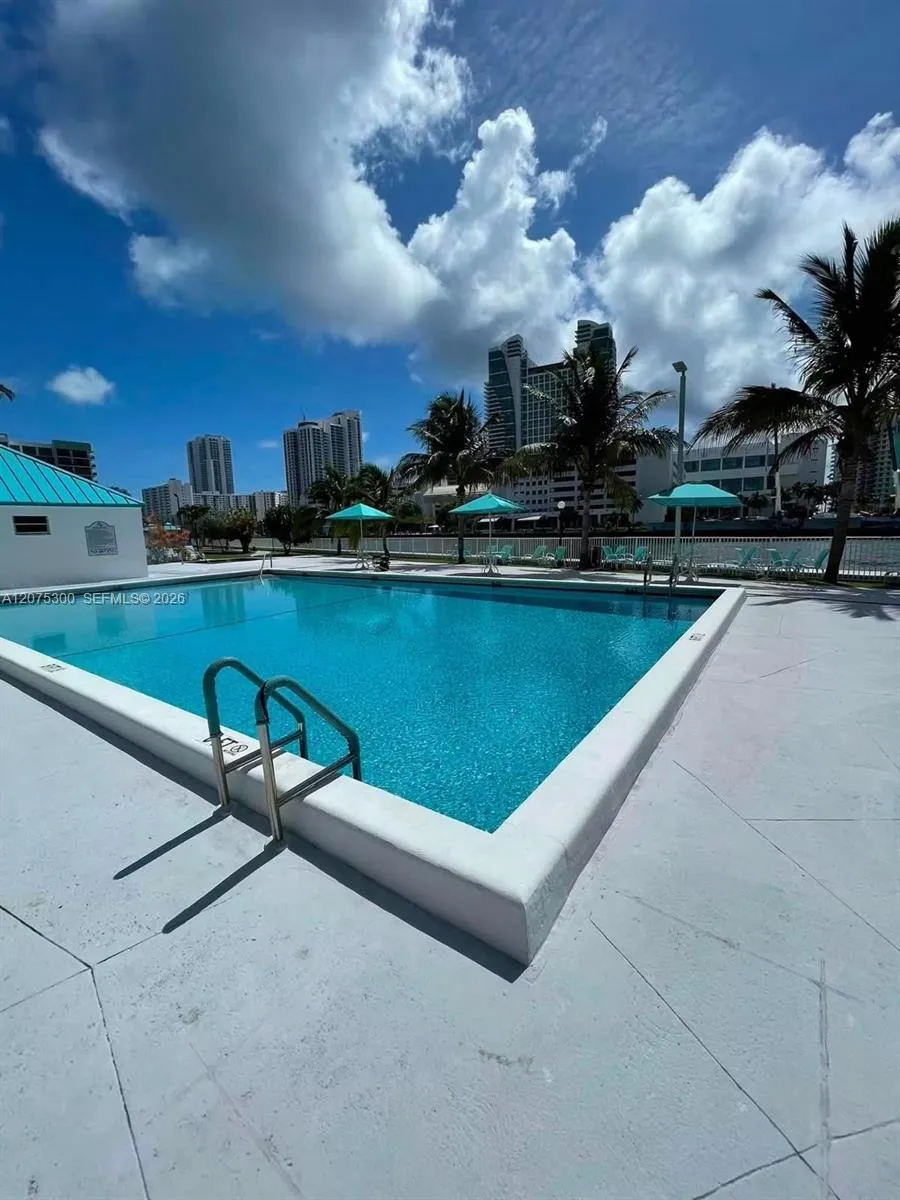 200 Leslie Dr #427 Hallandale Beach, FL 33009