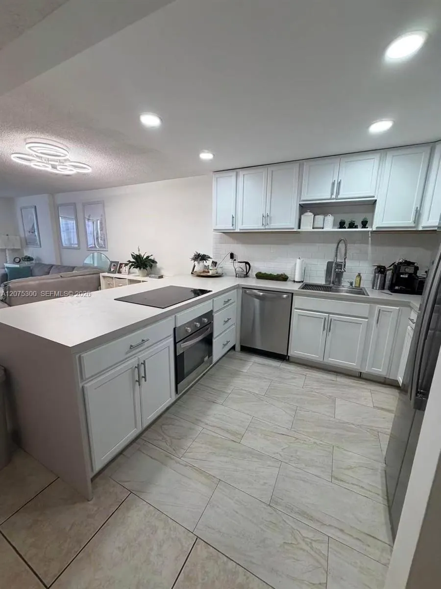 200 Leslie Dr #427 Hallandale Beach, FL 33009