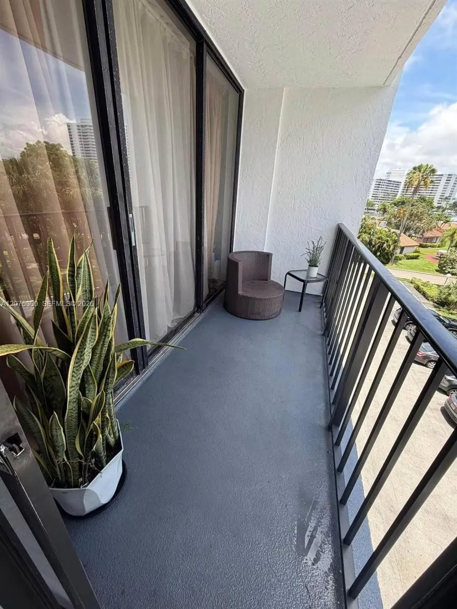 200 Leslie Dr #427 Hallandale Beach, FL 33009