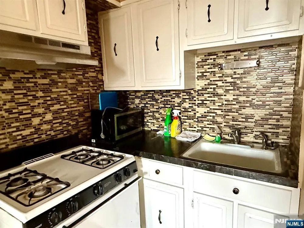 308-310 Cleveland Avenue 3 Harrison, NJ 07029