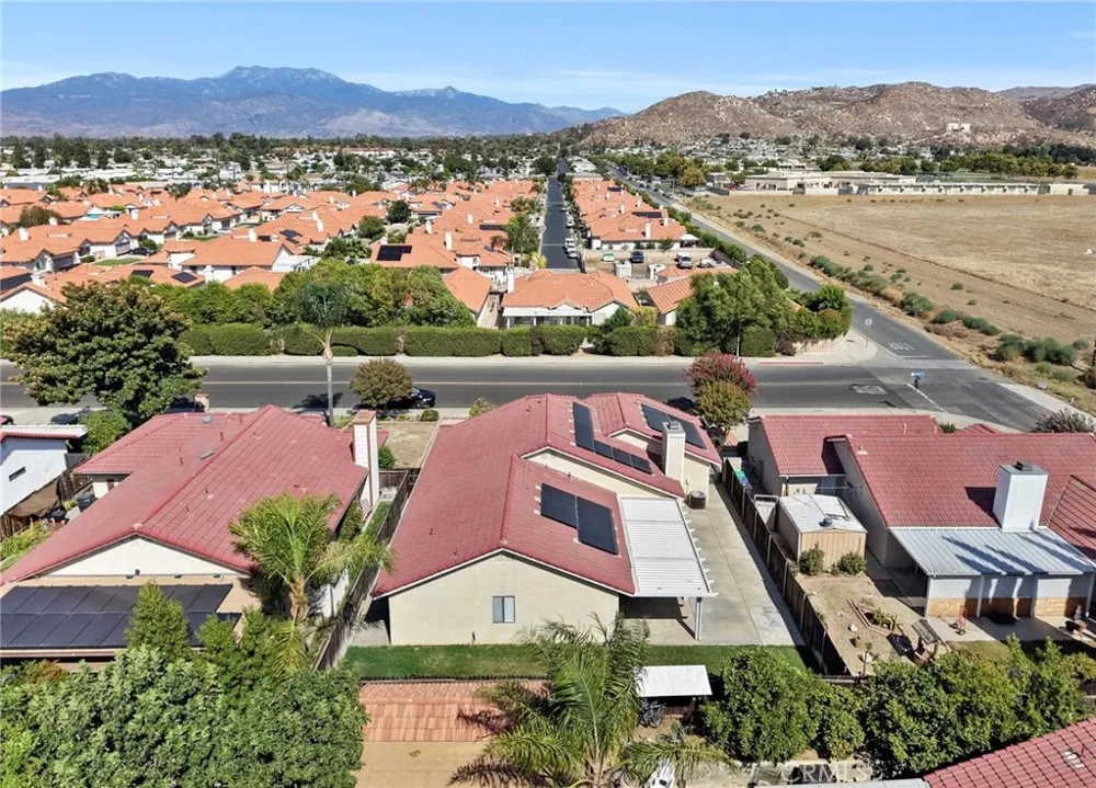 1489 S Palm Avenue Hemet, CA 92543