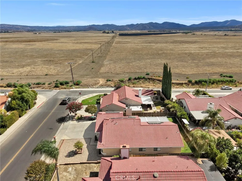 1489 S Palm Avenue Hemet, CA 92543