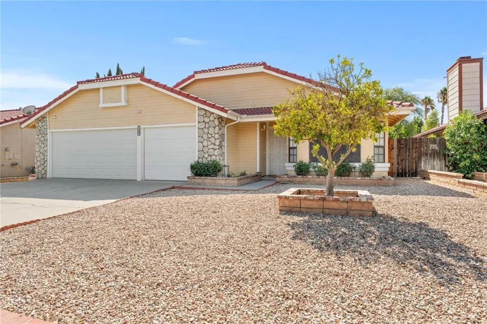 1489 S Palm Avenue Hemet, CA 92543