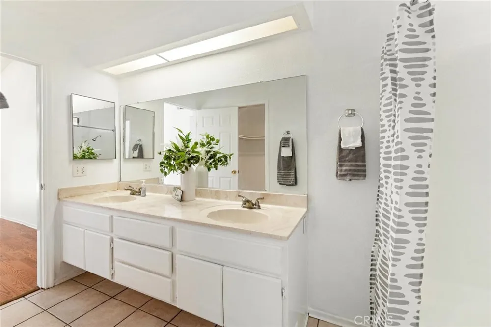 1489 S Palm Avenue Hemet, CA 92543