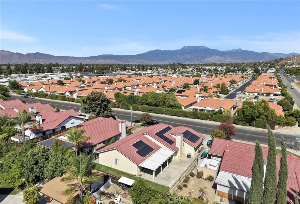 1489 S Palm Avenue Hemet, CA 92543