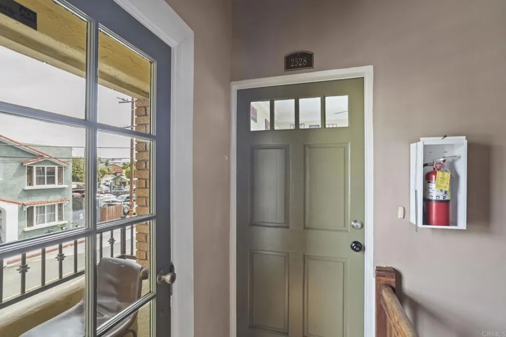 2528 E 10th Street Long Beach, CA 90804