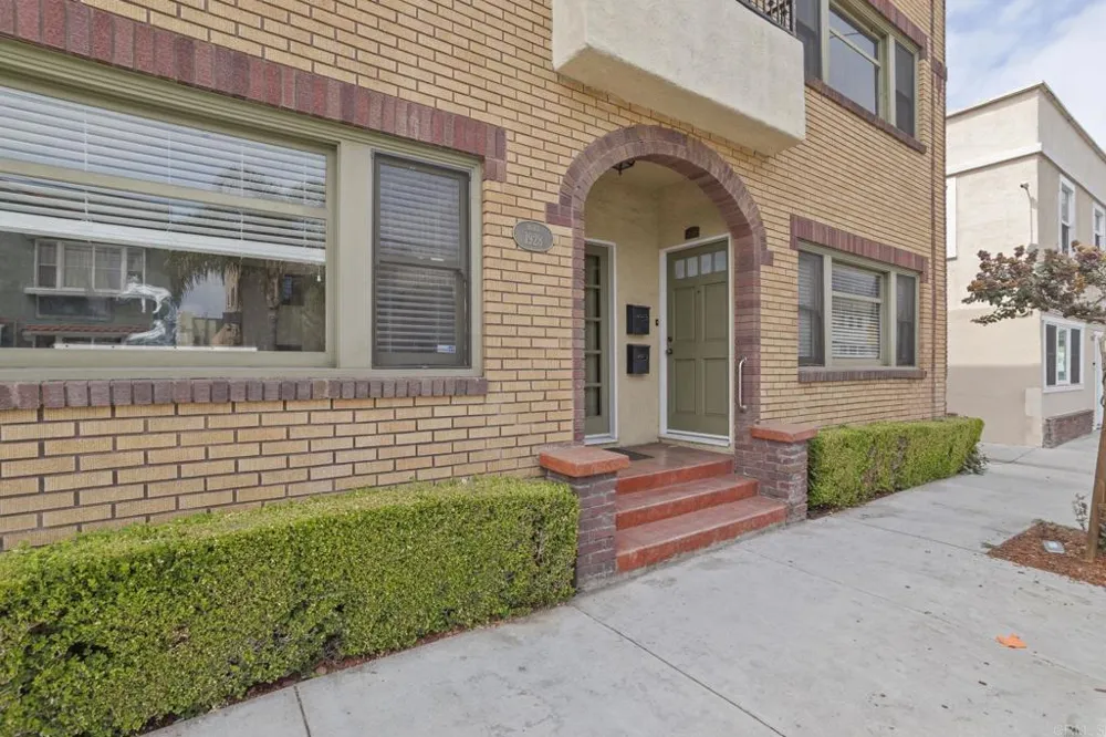2528 E 10th Street Long Beach, CA 90804