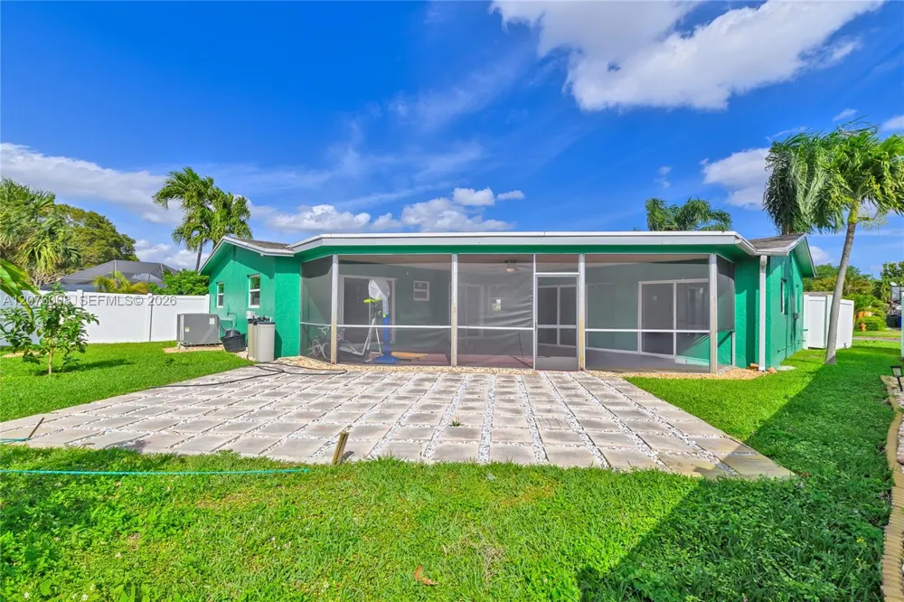 257 NW 79th Ave Margate, FL 33063