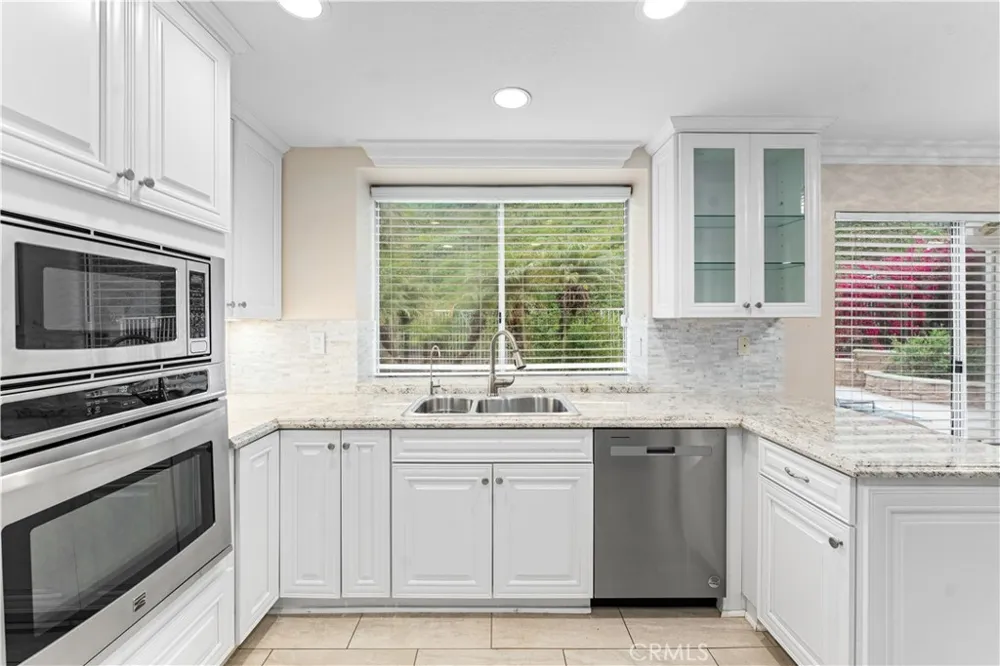 1535 San Almada Road Corona, CA 92882
