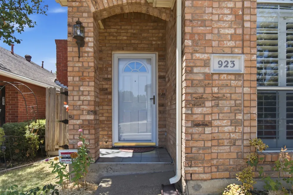 923 Newport Drive Mesquite, TX 75149