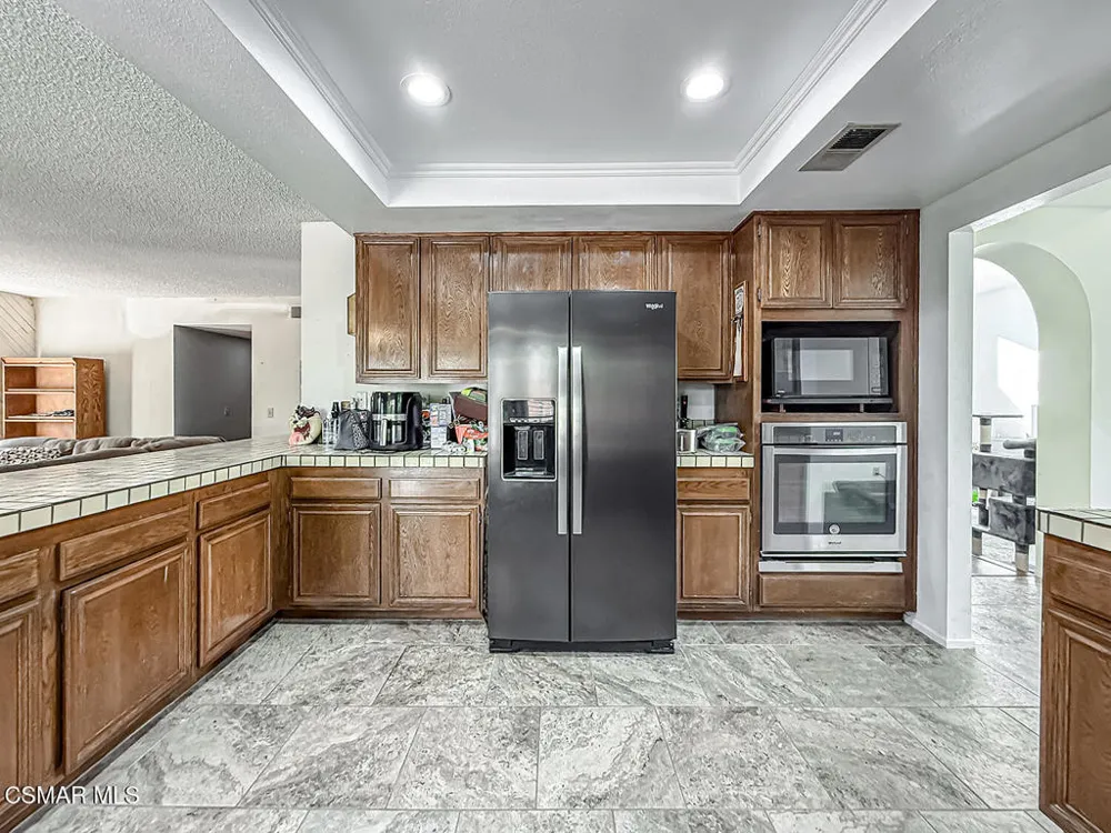 564 Strauss Drive Newbury Park, CA 91320