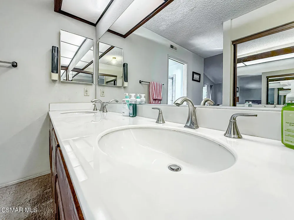 564 Strauss Drive Newbury Park, CA 91320