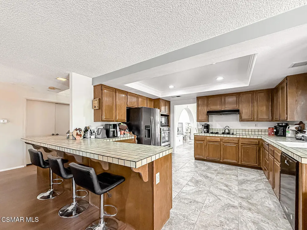 564 Strauss Drive Newbury Park, CA 91320