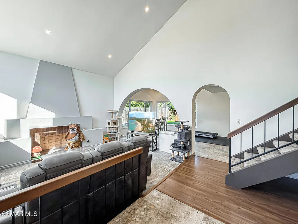 564 Strauss Drive Newbury Park, CA 91320
