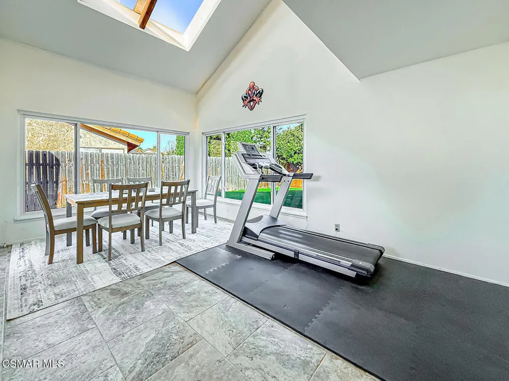564 Strauss Drive Newbury Park, CA 91320