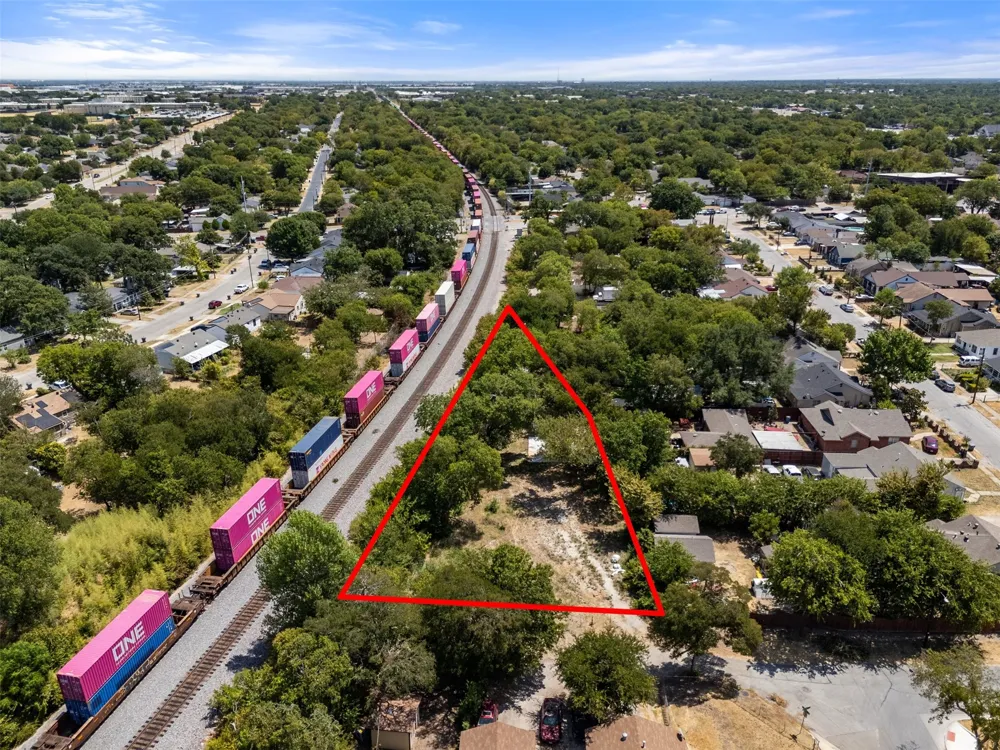 15 Wilkes Avenue Dallas, TX 75227