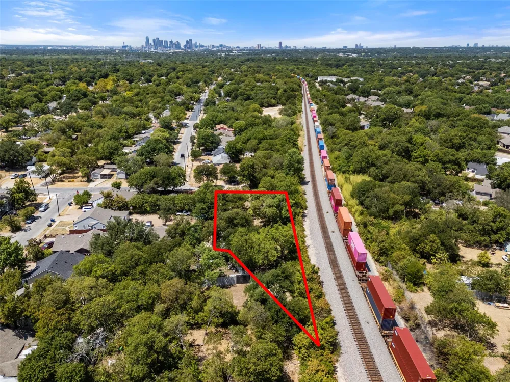 15 Wilkes Avenue Dallas, TX 75227