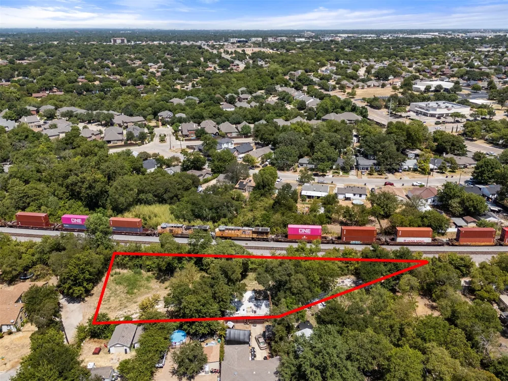 15 Wilkes Avenue Dallas, TX 75227