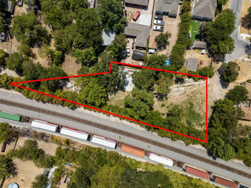15 Wilkes Avenue Dallas, TX 75227