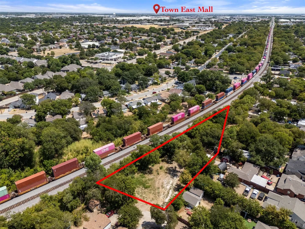 15 Wilkes Avenue Dallas, TX 75227