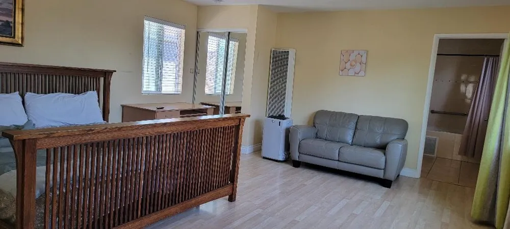 21119 La Salle Los Angeles, CA 90501