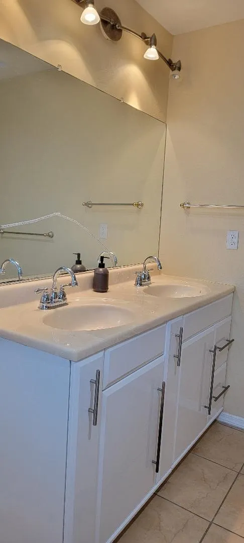 21119 La Salle Los Angeles, CA 90501