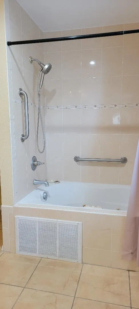 21119 La Salle Los Angeles, CA 90501