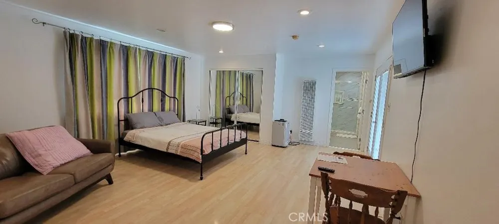 21119 La Salle Los Angeles, CA 90501