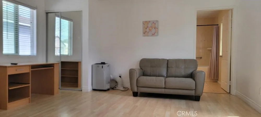 21119 La Salle Los Angeles, CA 90501
