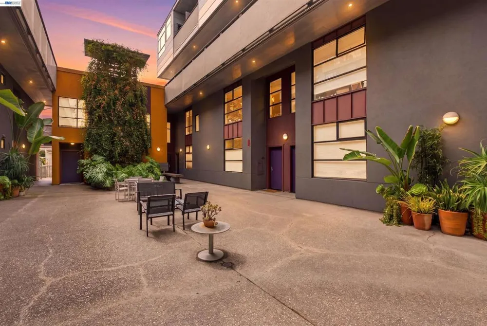 6501 San Pablo Ave #407 Oakland, CA 94608