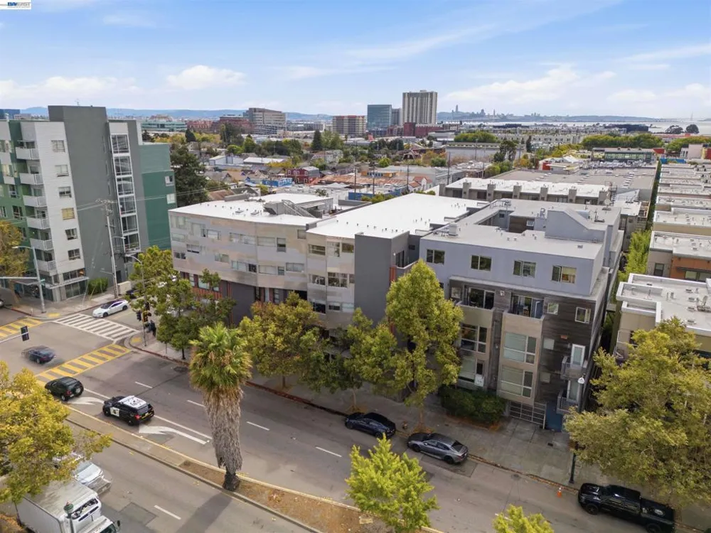 6501 San Pablo Ave #407 Oakland, CA 94608