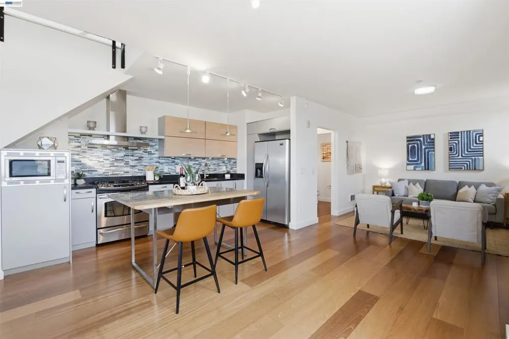 6501 San Pablo Ave #407 Oakland, CA 94608