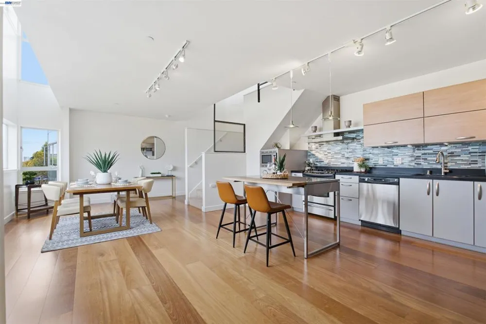 6501 San Pablo Ave #407 Oakland, CA 94608
