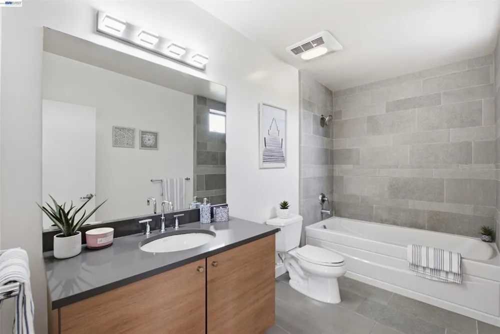 6501 San Pablo Ave #407 Oakland, CA 94608