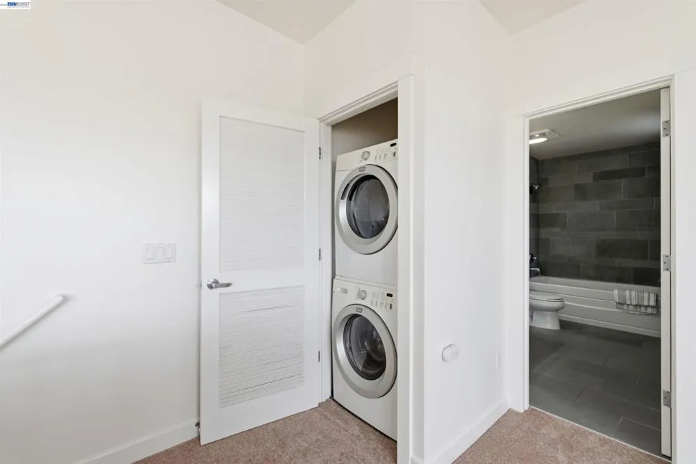 6501 San Pablo Ave #407 Oakland, CA 94608