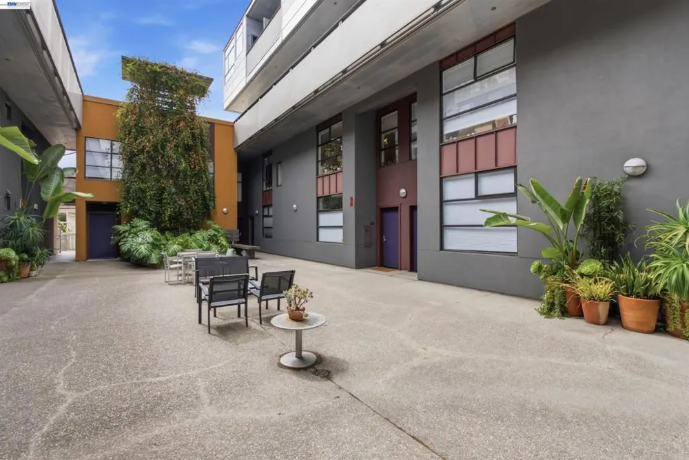 6501 San Pablo Ave #407 Oakland, CA 94608