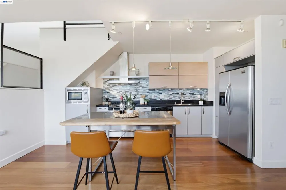 6501 San Pablo Ave #407 Oakland, CA 94608