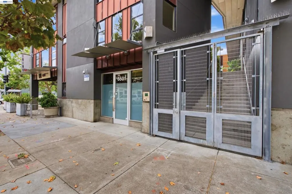 6501 San Pablo Ave #407 Oakland, CA 94608