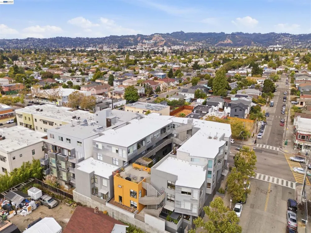 6501 San Pablo Ave #407 Oakland, CA 94608