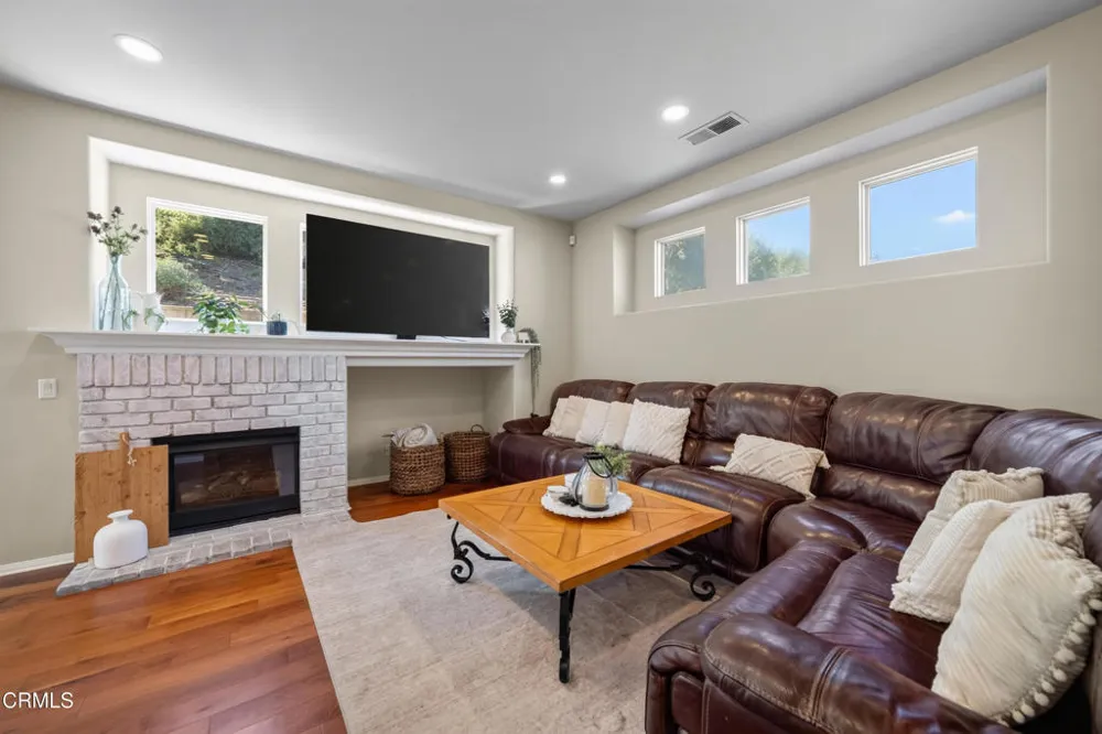 3889 Angeline Street Thousand Oaks, CA 91320