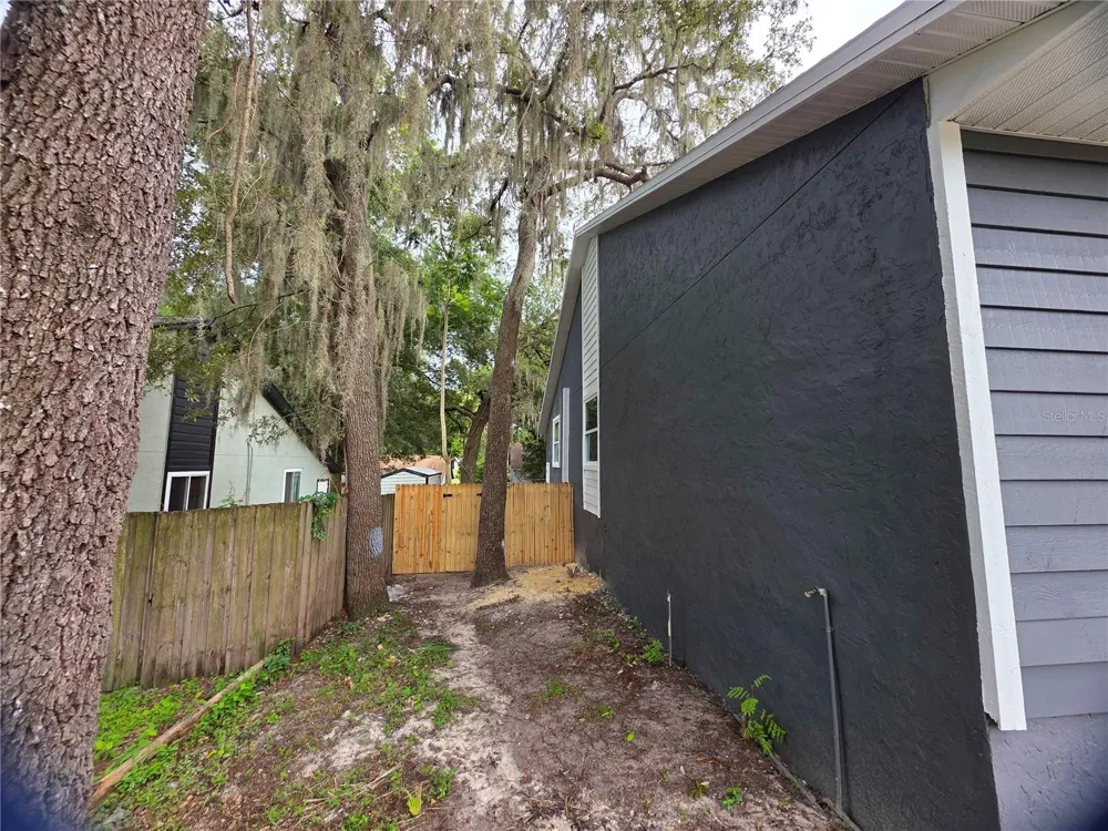 1422 PLYMOUTH AVENUE Mount Dora, FL 32757