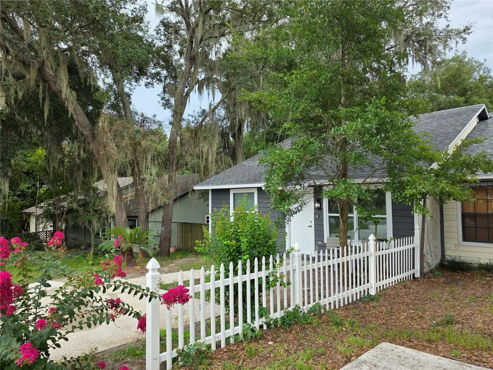1422 PLYMOUTH AVENUE Mount Dora, FL 32757