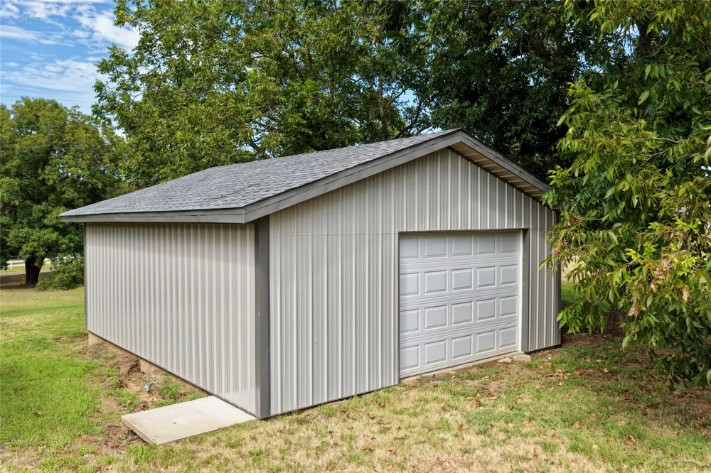 1812 Sunset Drive Eufaula, OK 74432