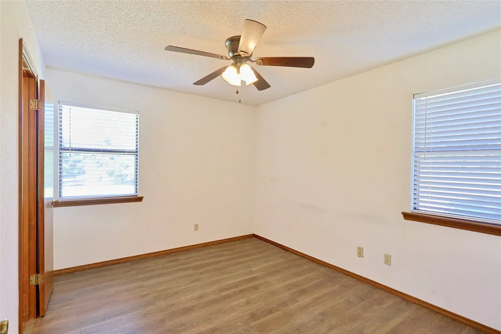 1812 Sunset Drive Eufaula, OK 74432