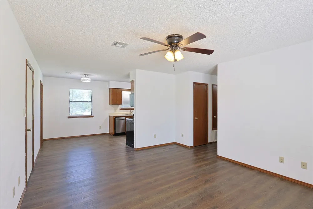 1812 Sunset Drive Eufaula, OK 74432