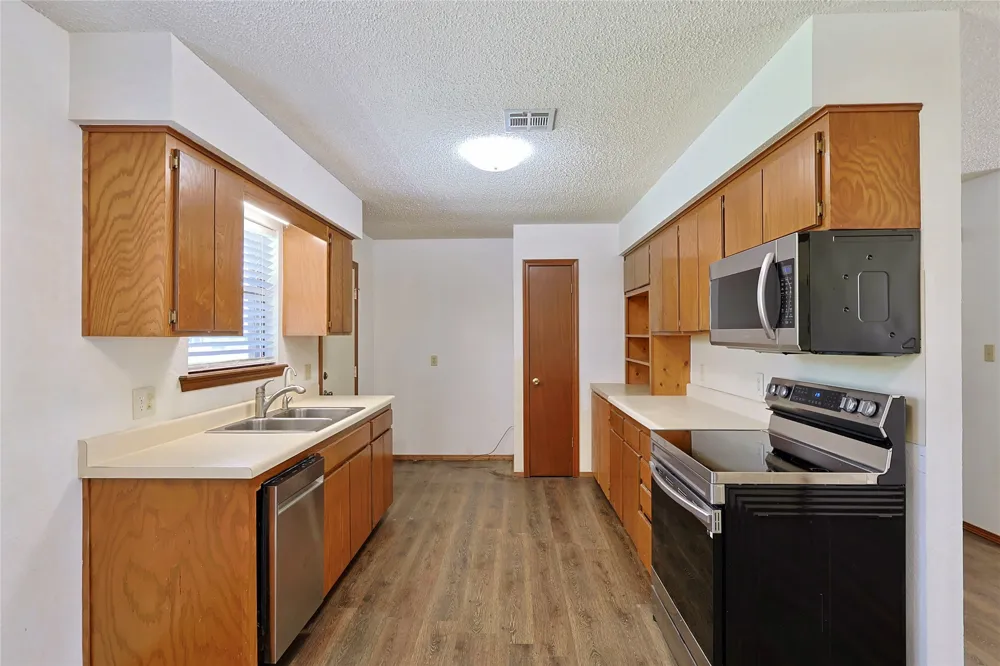 1812 Sunset Drive Eufaula, OK 74432