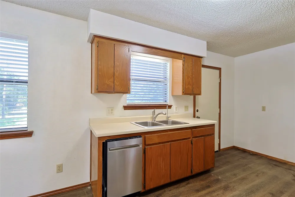 1812 Sunset Drive Eufaula, OK 74432