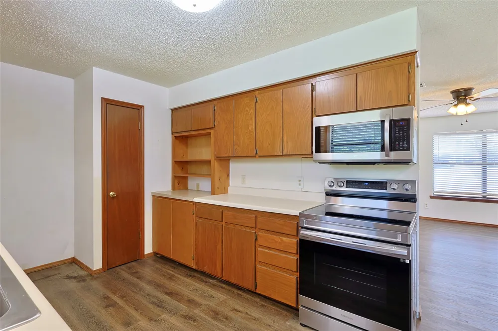 1812 Sunset Drive Eufaula, OK 74432